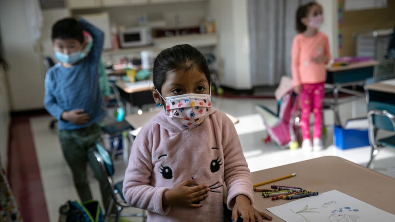 Estudiantes regresan físicamente a las escuelas católicas de Miami-Dade y Broward
