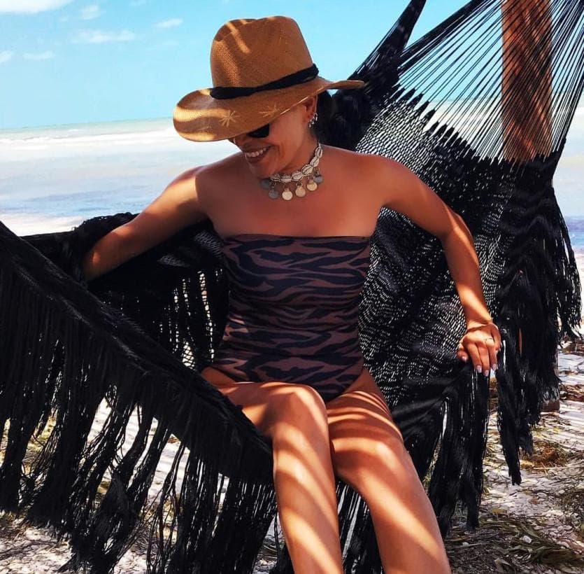 La conductora nacida en Chihuahua, México, eligió la isla de Holbox para disfrutar de la arena, el sol y el mar en las pasadas vacaciones de Pascua.