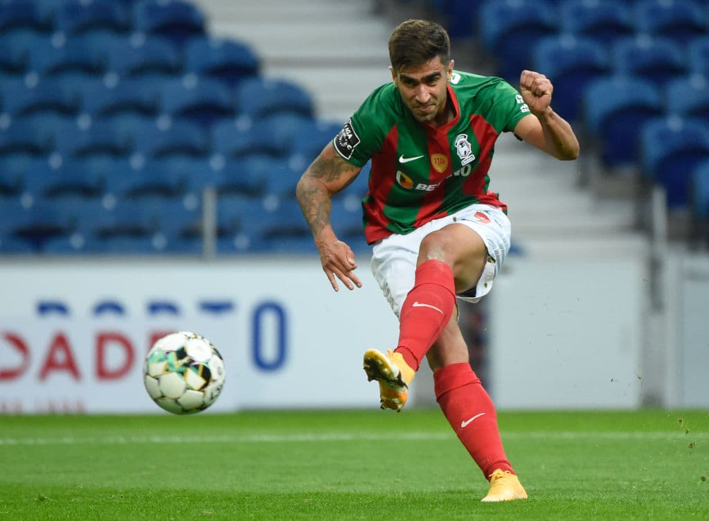 Rodrigo Pinho (24’) abrió el marcador para los visitantes y Pepe (42’) emparejó los cartones. Pinho (52’) volvió a marcar y Chipela Gomes (90+4’) selló el triunfo. Otavio (90+9’) hizo el 2-3. El siguiente compromiso del Porto será frente al Sporting de Lisboa.