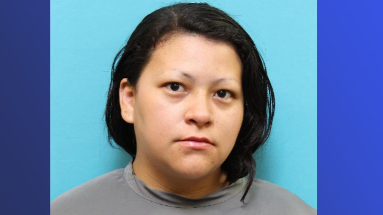 Sentencian a Angie Valencia, de la pandilla MS-13, por venta de drogas afuera de su apartamento en Dallas