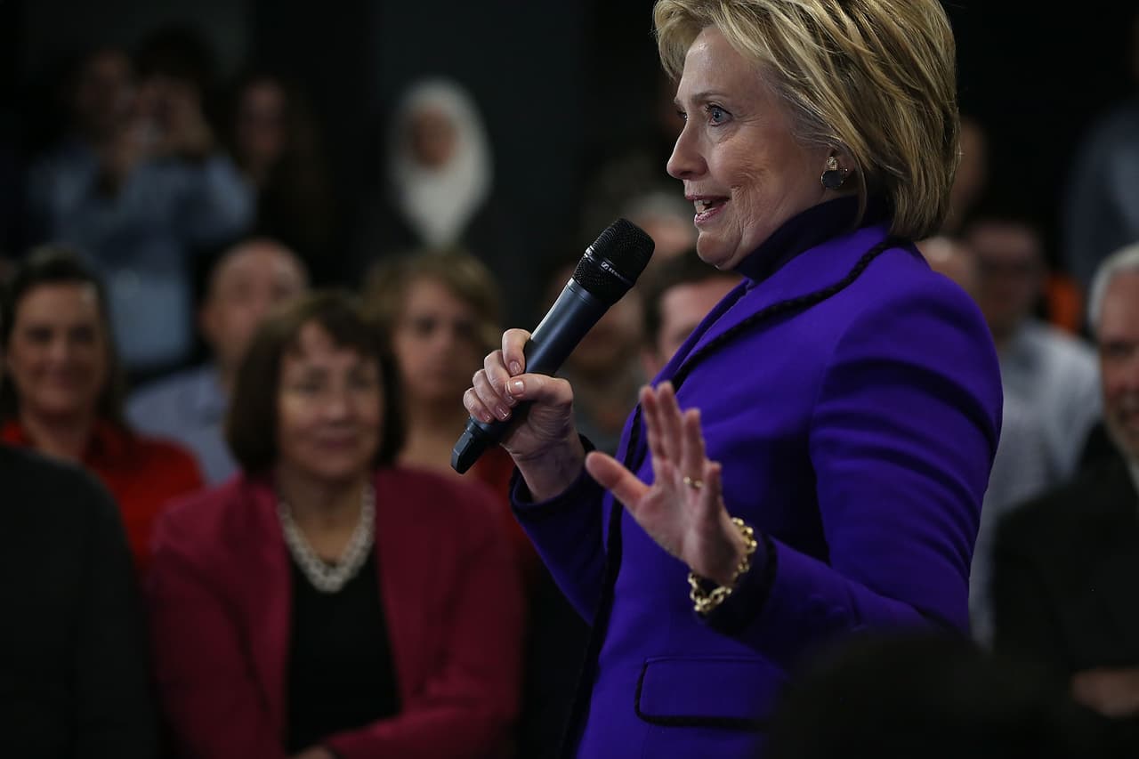 Clinton apunta a los hispanos en Nevada con un anuncio sobre inmigración en español