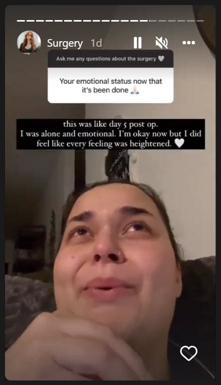 Sin embargo, eso no la ha librado de fuertes críticas hacia su cuerpo: 
<b>"Me critican por mis curvas</b> y por lo que me pongo (de ropa)", confesó en una entrevista para People en Español en agosto de 2019. 
<br>