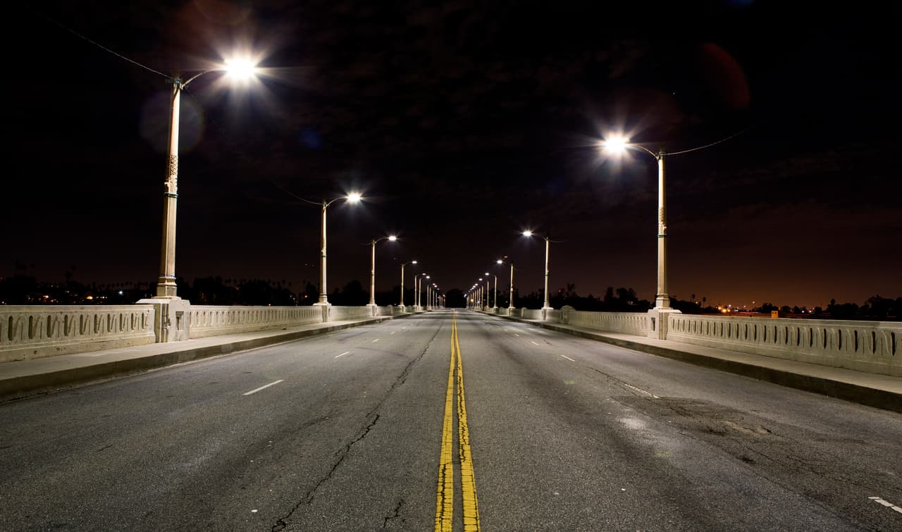 El tipo de alumbrado público utilizado también puede afectar la calidad de tu sueño.