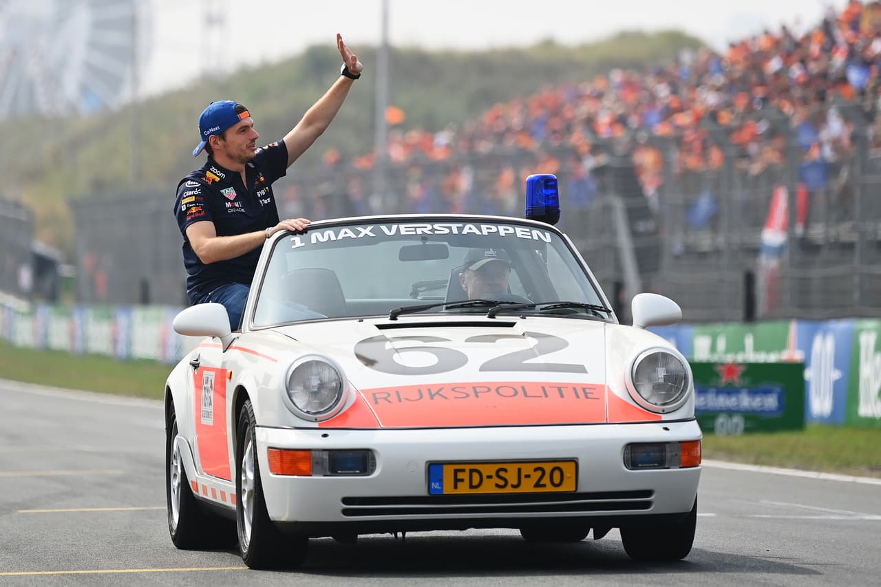 Max Verstappen conquistó el GP de los Países Bajos, por delante de George Rusell y Charles Leclerc; Lewis Hamilton fue cuarto y Checo Pérez quinto.