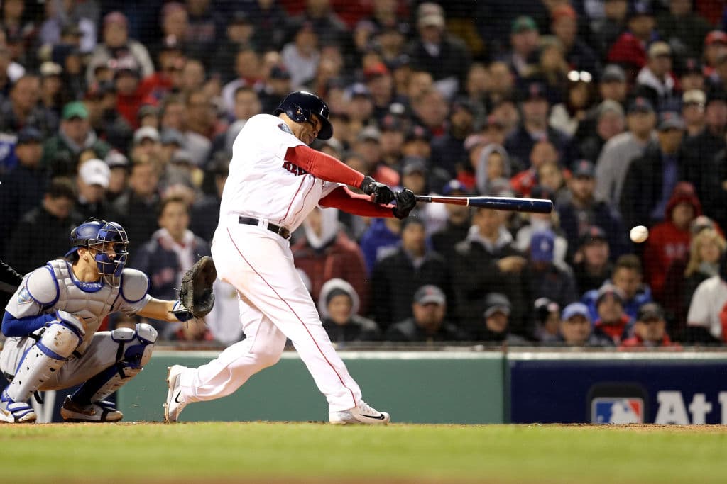 Acto seguido, viene Rafael Devers y pega sencillo al derecho remolcando a Andrew Benintendi para ampliar 5 carreras a 3 la ventaja para los locales.