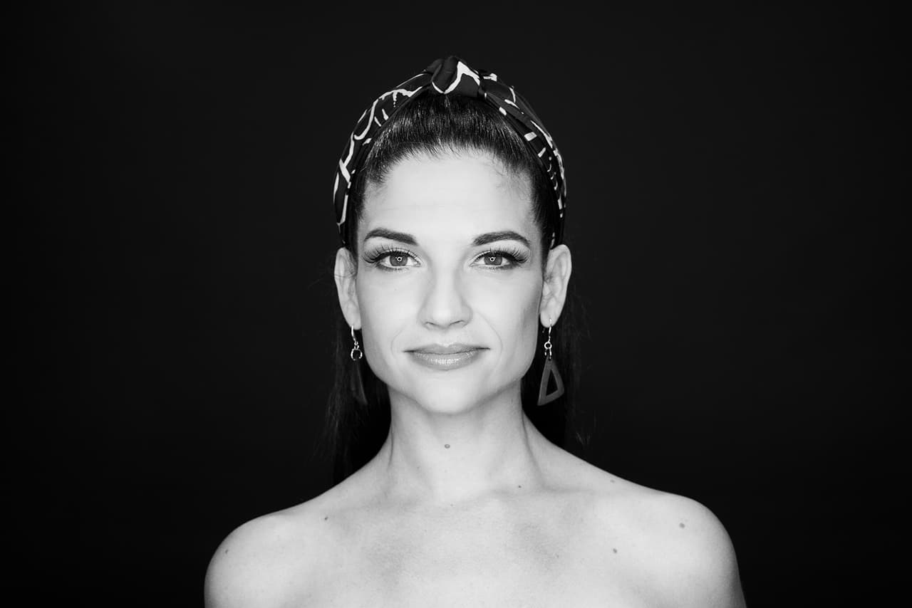 Entre la noche y el día, prefiere lo segundo, a pesar de que los cantantes casi siempre tienen sus presentaciones durante las horas más nocturnas.