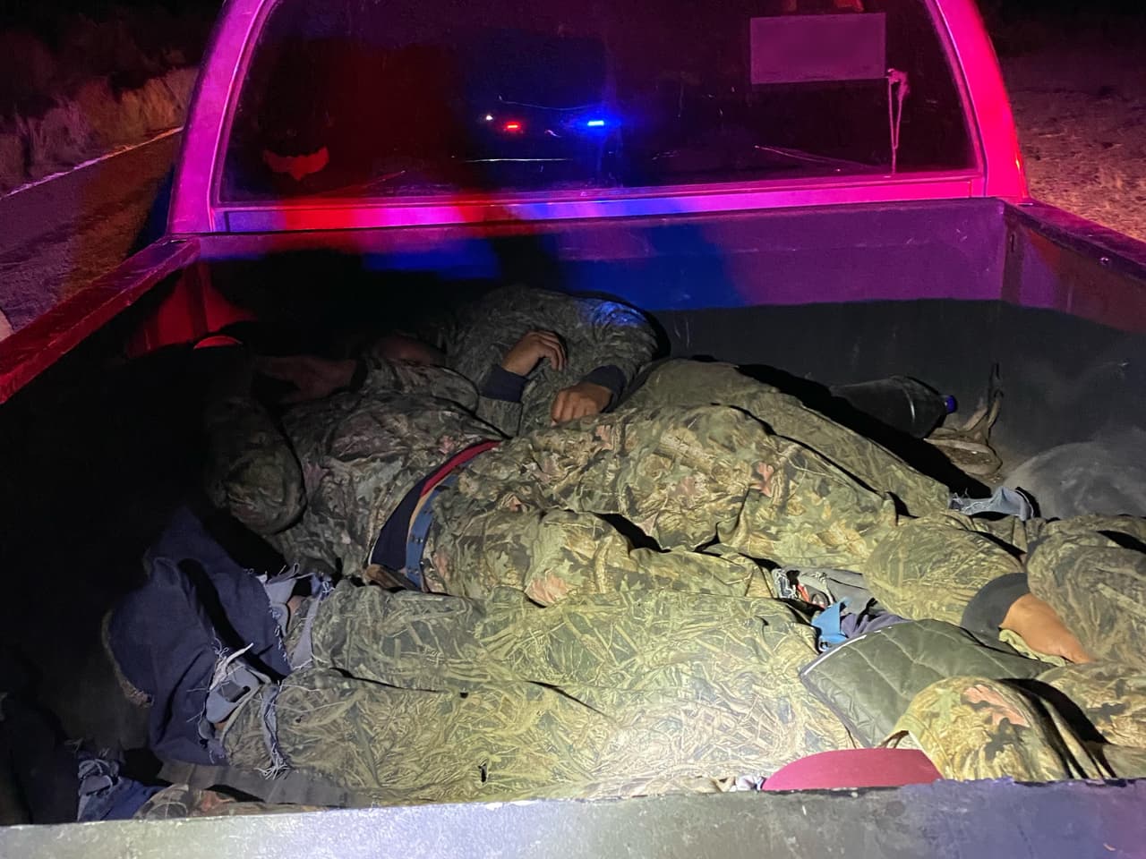 Agentes de la estación Ajo iniciaron una parada de vehículos cerca de Why, Arizona.