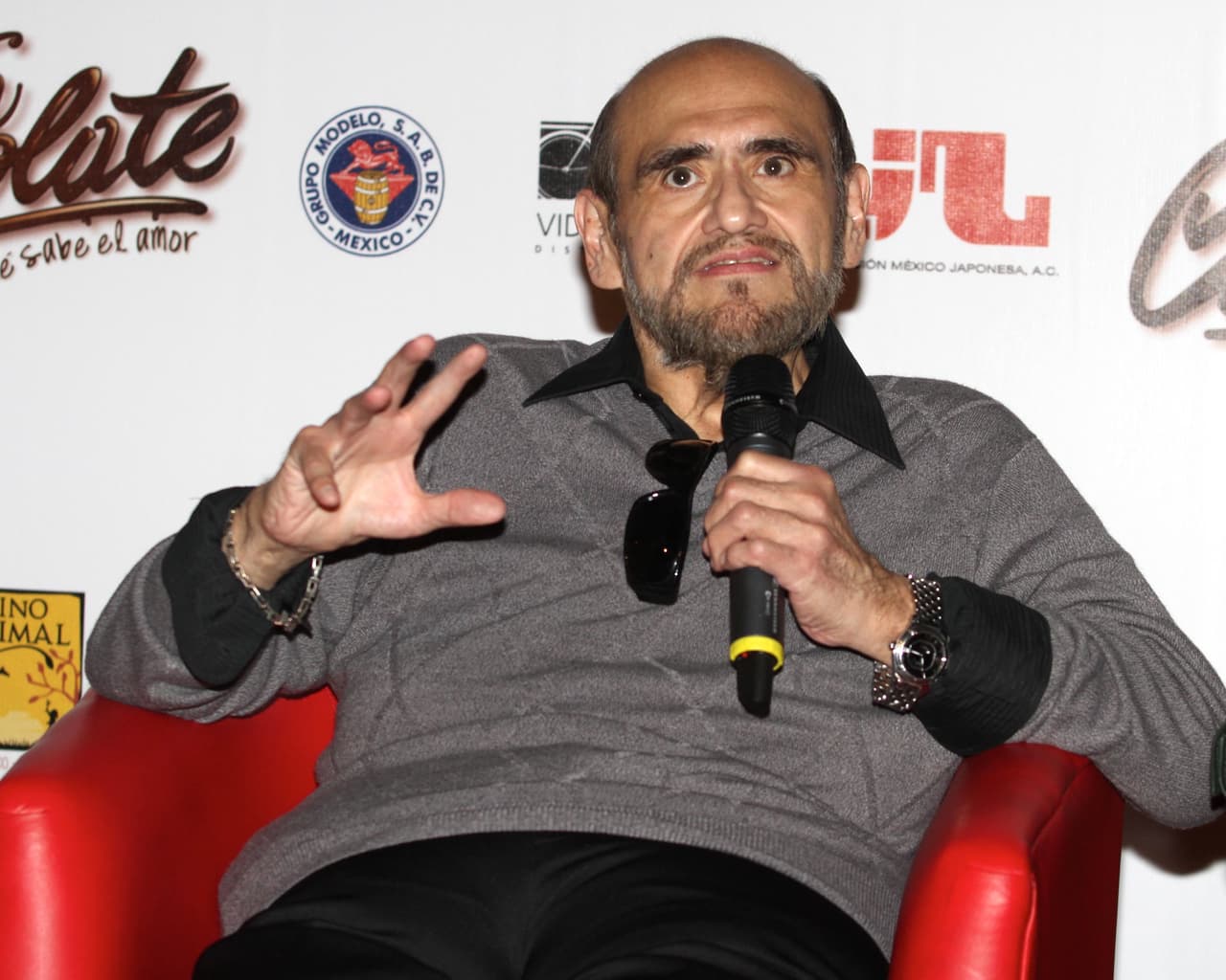 En teatro ha participado en obras como:
<i>Marcelino, pan y vino</i> y
<i>En Roma el amor es broma.</i>