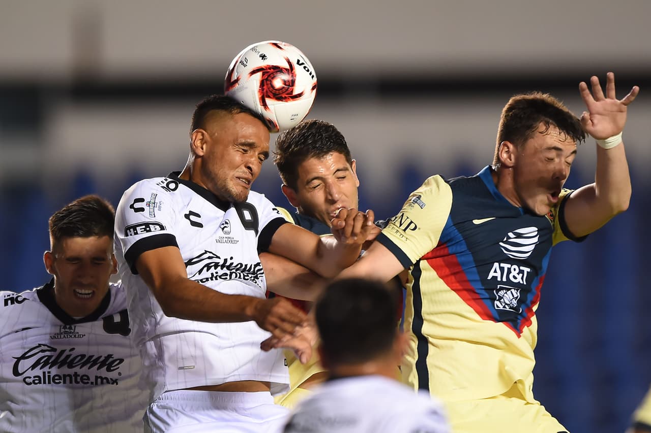 Al América no le salen las cosas y sufren cada vez que el Querétaro ataca.