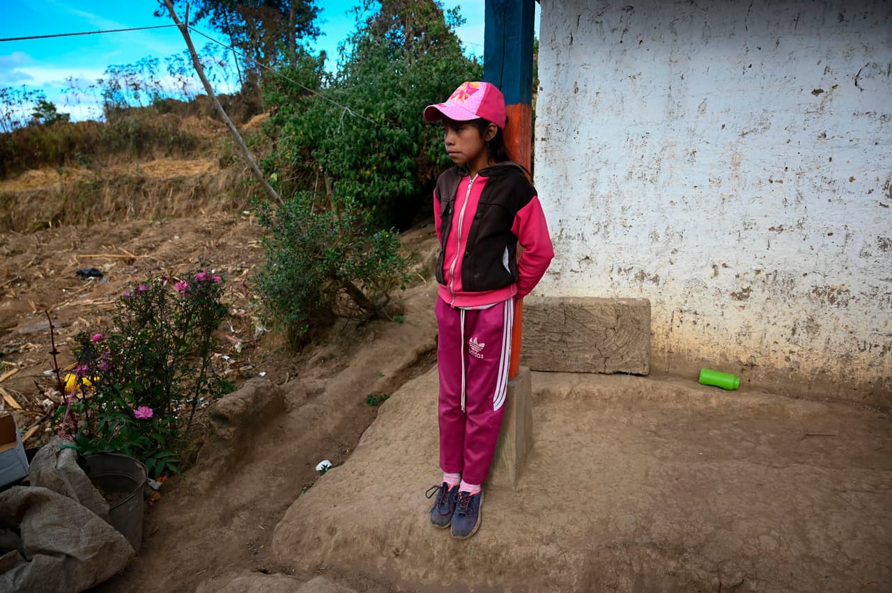 Una niña que es familiar de Ribaldo Danilo. El padre de este joven, Rodolfo Jiménez, dijo a Univision Noticias que 
<a href="https://www.univision.com/noticias/america-latina/una-comunidad-de-guatemala-llora-sus-familiares-sin-tener-la-certeza-de-que-murieron-en-mexico">no tenían esperanzas de hallarlo</a> con vida. 
<b>La última llamada que les hizo fue el 21 de enero.</b> Ese día les dijo que iba por México. Desde entonces no se ha vuelto a comunicar.
