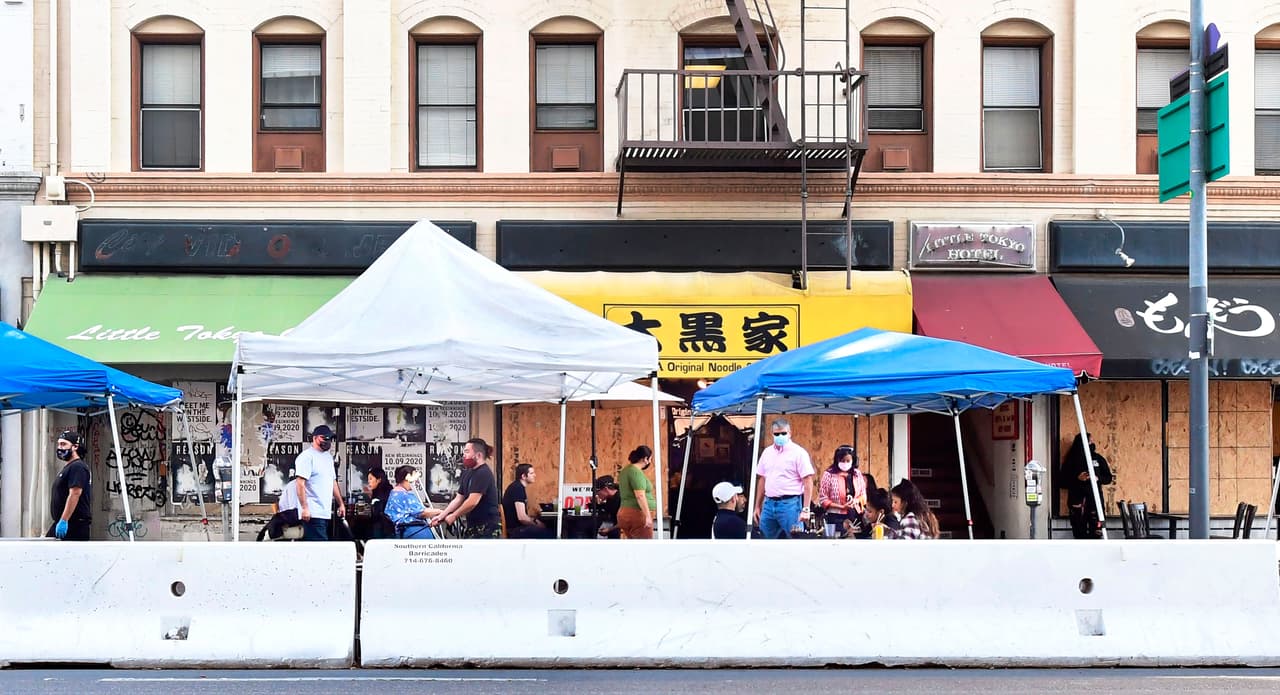 “Miles de restaurantes y muchos miles de empleados más podrían estar en la calle justo antes de la temporada navideña'', advirtió Condie.
