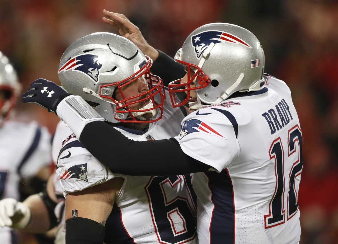 Por parte de los Patriots, Tom Brady busca su sexta corona en el Super Bowl y llega a la cita por novena ocasión. Nadie como QB tiene más presencias en esta cita.