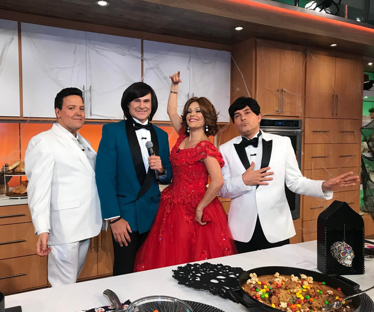 Raúl, Alan, Karla y Carlos se divirtieron interpretando a los ídolos de la música.