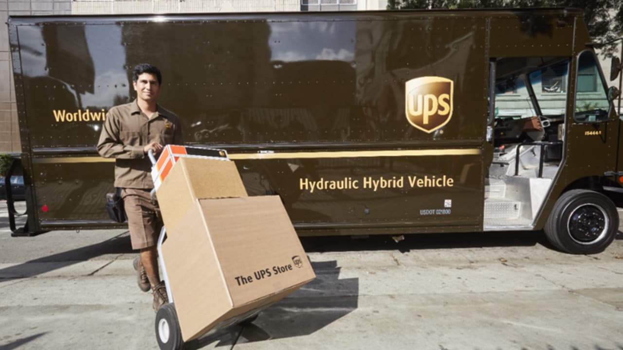 UPS está contratando 2,800 empleados en Phoenix y 690 en Tucson para la temporada decembrina