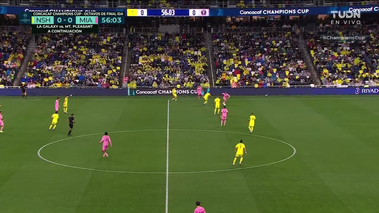 ¡TIRO ATAJADO! disparo por Lionel Messi.