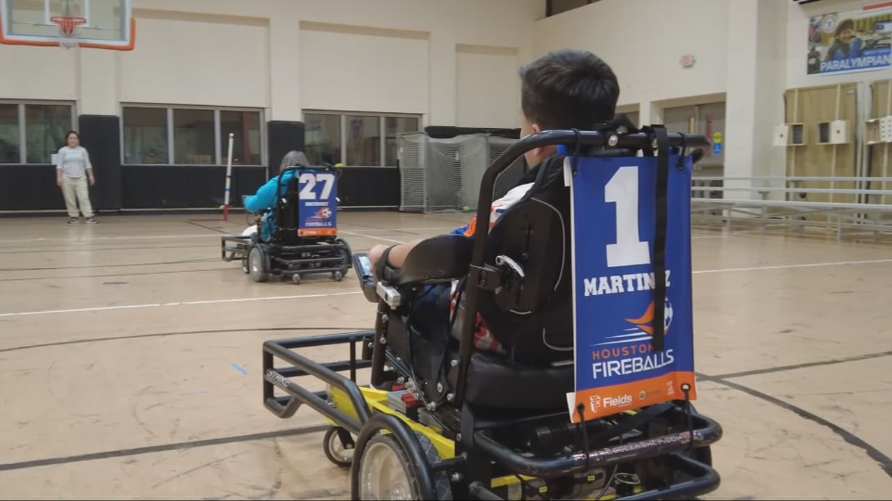 Joel Martínez jugando power soccer.