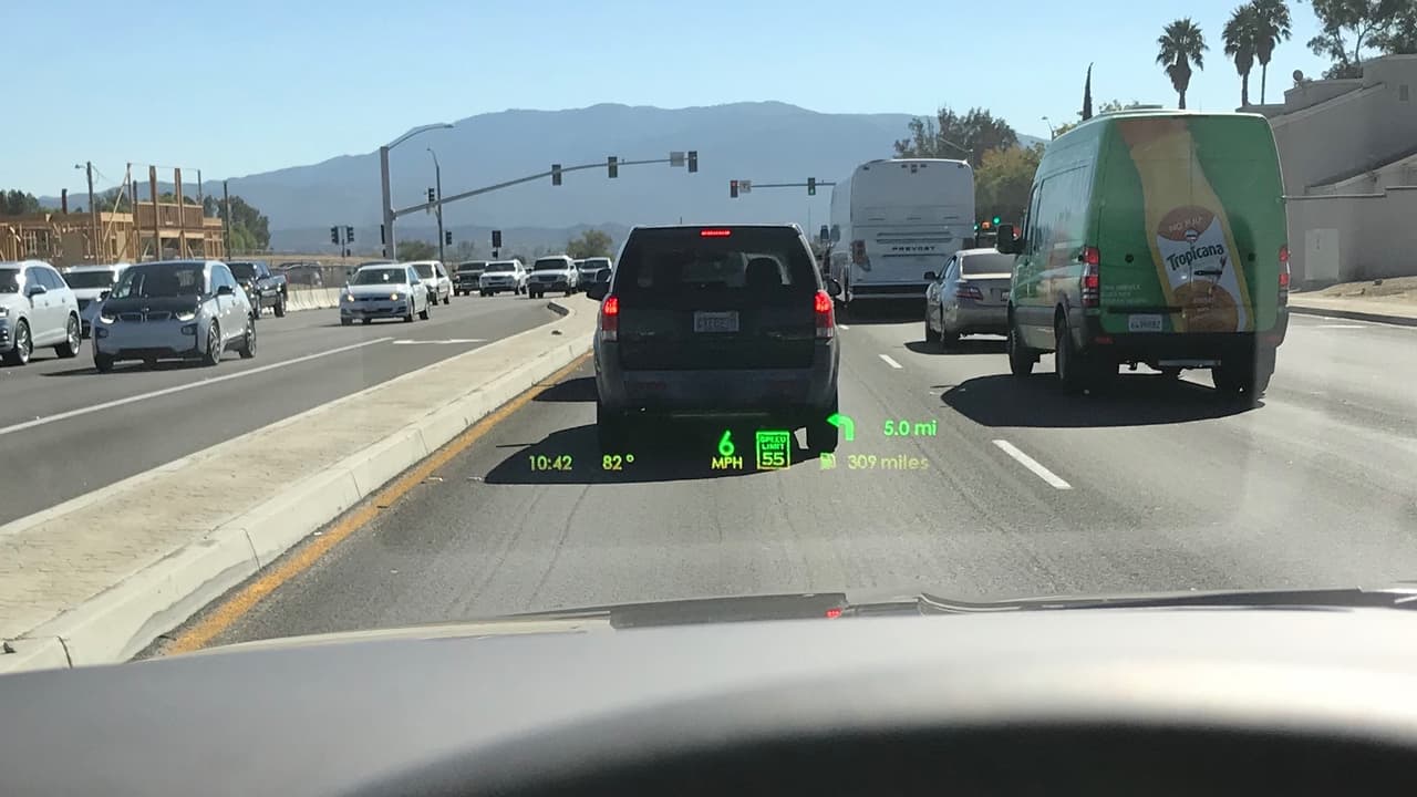 La nueva Lincoln Navigator cuenta con el 
<b>cuadro de instrumentos proyectados </b>más grande que haya visto hasta la fecha y que tiene el cuidado de no ofrecer información redundante con la que vemos en el cuadro de instrumento principal.