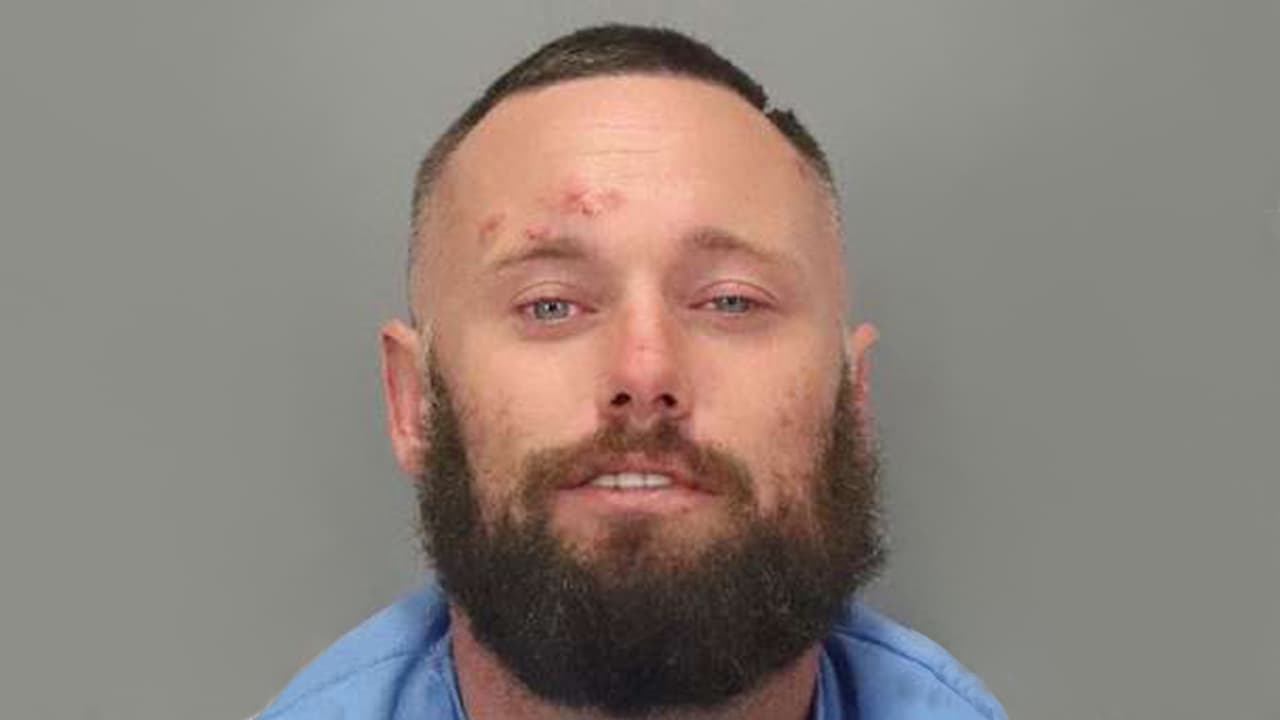 Hombre lleva a su madre en estado crítico al hospital y ahora él es el principal sospechoso de su muerte