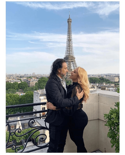 En diciembre de 1993 se unieron en matrimonio y hasta ahora han logrado mantener una sólida relación.