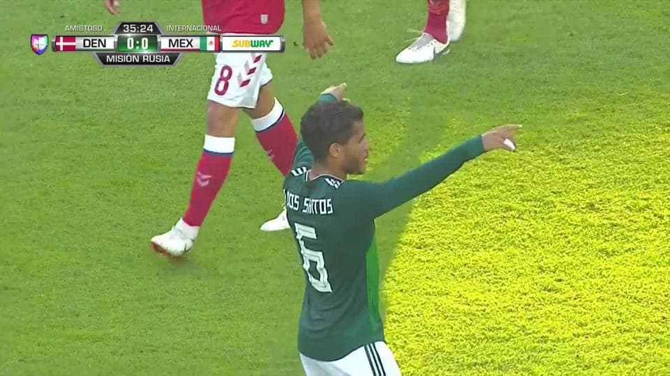 Tiro desviado de Andrés Guardado