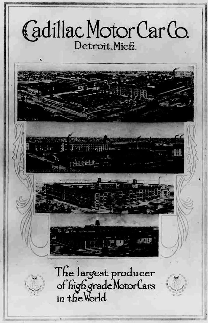 La Cadillac Motor Car fue fundada por Henry Ford bajo el nombre de Henry Ford Company en 1901. Los socios de Ford, frustrados por su empeño en construir un auto popular, lograron su dimisión y reorganizaron la compañía bajo el nuevo nombre, el cual ha perdurado hasta hoy como sinónimo de autos de lujo. En este anuncio de finales de 1902, Cadillac se vanagloria de ser el constructor más grande de autos de "alto grado" del mundo.