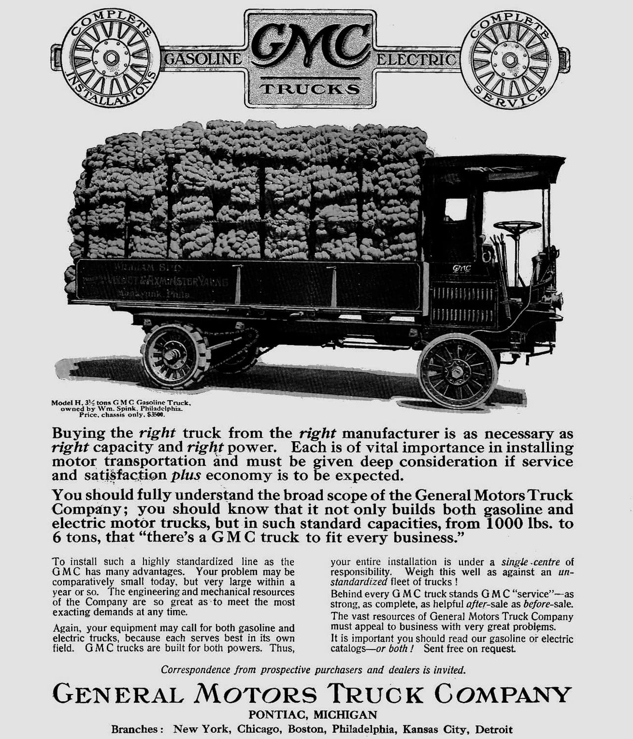 En la infancia del automóvil, los jóvenes fabricantes aún no se decidían por una fuente de energía para sus vehículos. Motores eléctricos, a vapor o a gasolina se disputaban el futuro. Al final ganó el motor de combustión interna a gasolina que era la tecnología más más barata pero también la más sucia. GMC, la división de vehículos pesados de GM, promovía en este anuncio de 1912 tanto sus camiones a gasolina como los eléctricos.