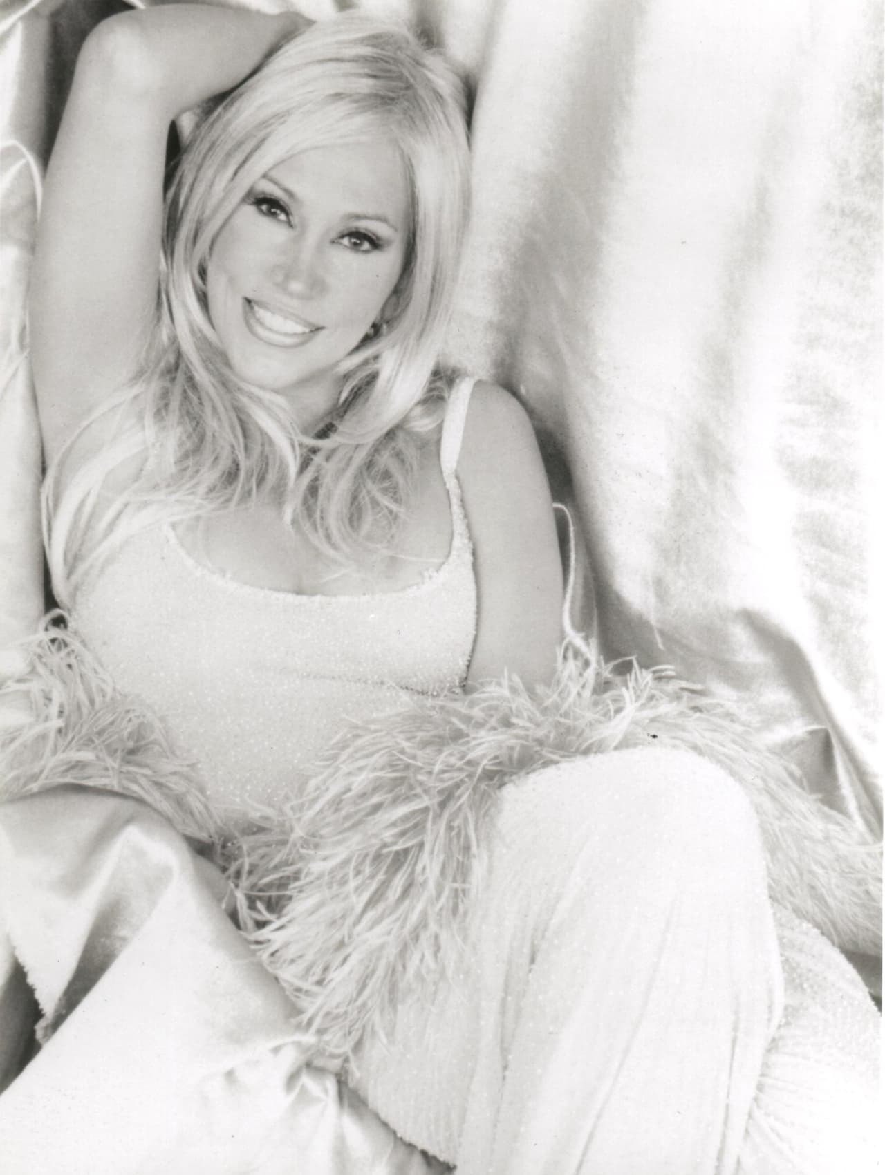 Su primer acercamiento con el mundo artístico se dio en la película 'Zona Roja', donde Emilio 'El Indio' Fernández le dio la oportunidad de realizar una atrevida escena cabalgando un caballo semidesnuda.