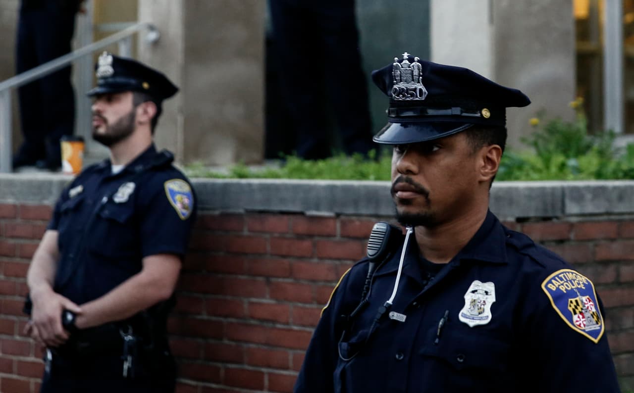 <u><b><h3 class="cms-h3-H3"><a href="http://www.capitol.state.tx.us/tlodocs/85R/billtext/pdf/HB02908F.pdf#navpanes=0%20">Un nuevo tipo de crimen de odio</a></h3></b></u>
<br>La medida establece que cualquier persona encontrada culpable de atacar a un policía u oficial de la ley estará cometiendo un crimen de odio, similar a ataques a personas por su origen, género o religión. La ley incluye daños contra la propiedad de un oficial.