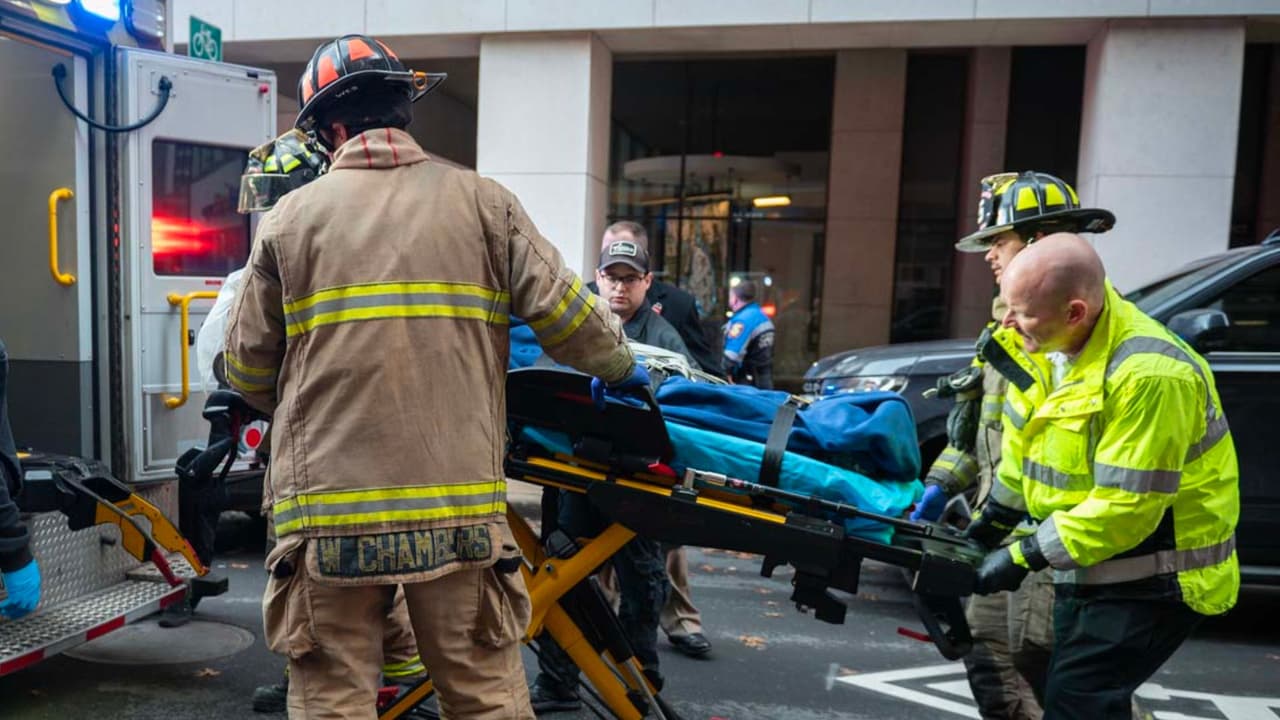 Aunque no se ha confirmado oficialmente, 
<b>se especula que la explosión fue causada por gas en el sótano del hotel</b>, que alberga el reconocido restaurante de fusión asiática Musume. 
<b>"Yami" fue la única víctima gravemente herida en este trágico suceso</b>.