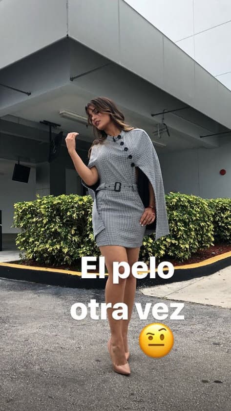 En cuestión de segundos quedó despeinada y con el cabello en el rostro.