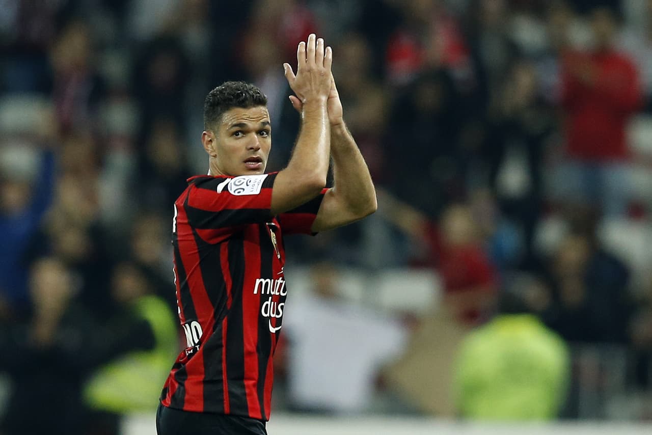 El galo Hatem Ben Arfa sigue en duda sobre cuál será su próximo club. El aún jugador del Niza está en la mira de Sevilla y PSG, aunque se habla de que los españoles ya lo tienen amarrado.