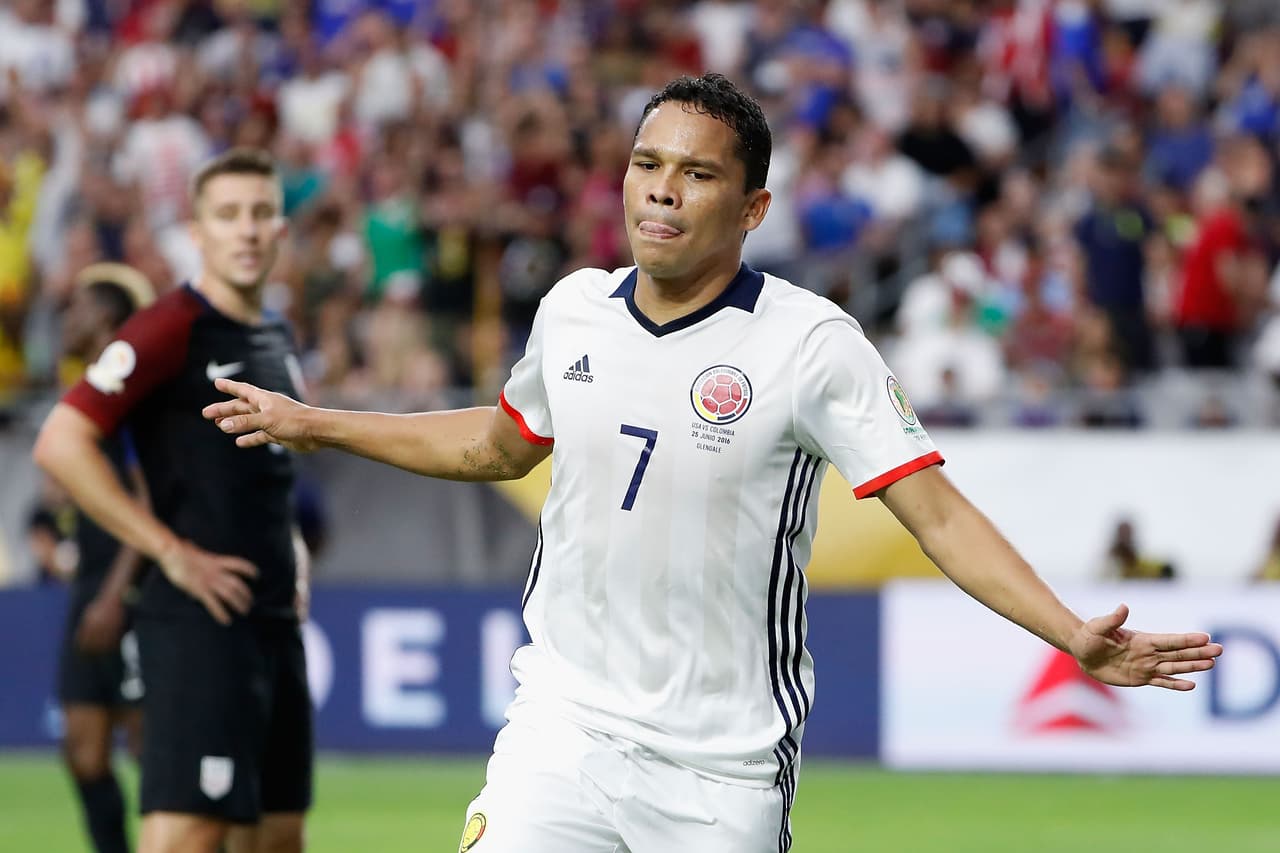 El colombiano Carlos Bacca también estaría cerca de cambiar de aires, dejando al Milan para reencontrarse con el técnico Unai Emery en el PSG. Otra alternativa es el Atlético de Madrid.