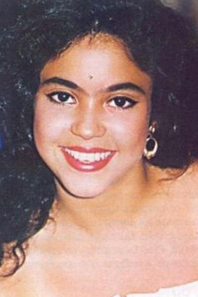 La cantautora de 'Pies descalzos' no apostó por nada radical, como habría sido teñir su cabello de negro, así como lo presumía 
<b><a href="https://www.univision.com/entretenimiento/celebridades/shakira-antes-y-despues-fotos">al comenzar su carrera</a></b>.