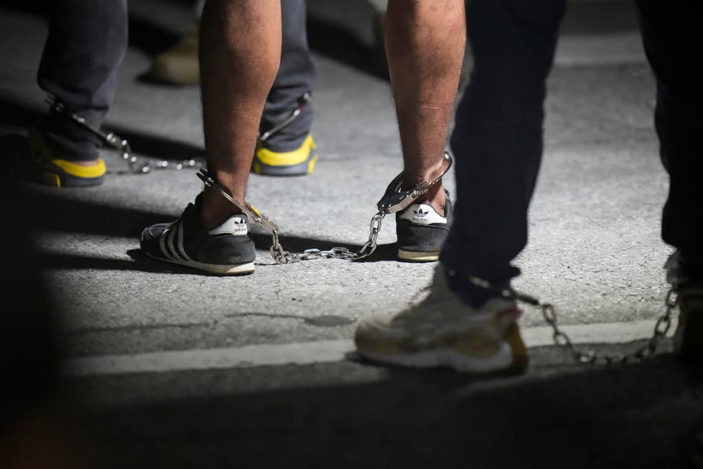 Jueza cuestiona si el gobierno engaña al deportar a inmigrantes a países que no son los suyos: los casos de Ghana