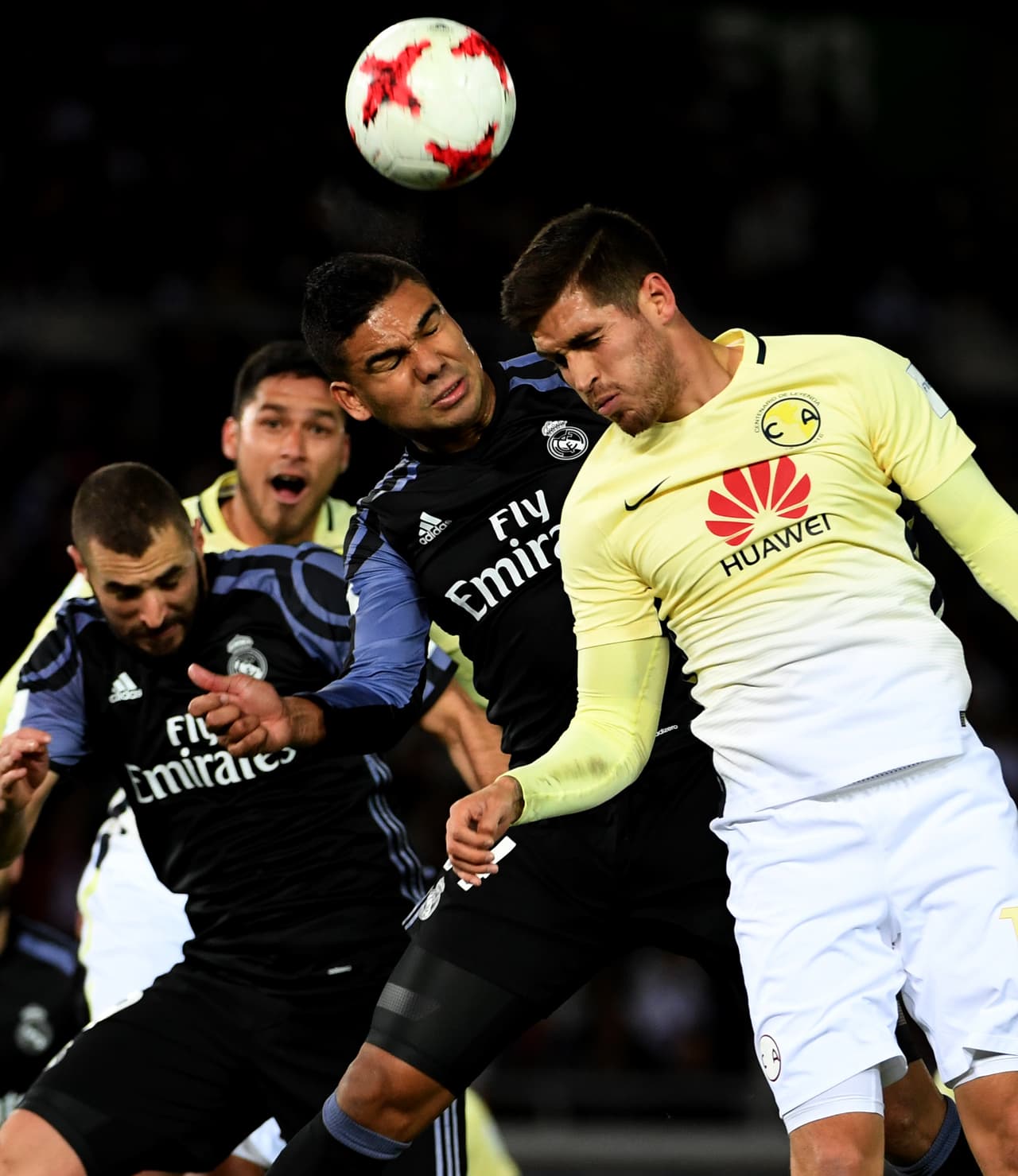 Ventura Alvarado- Mismo caso que con Goltz y Aguilar, por la banda le costó trabajo atacar y contener, a pesar de la velocidad se vio limitado ante los embates por los costados. Calificación 6.