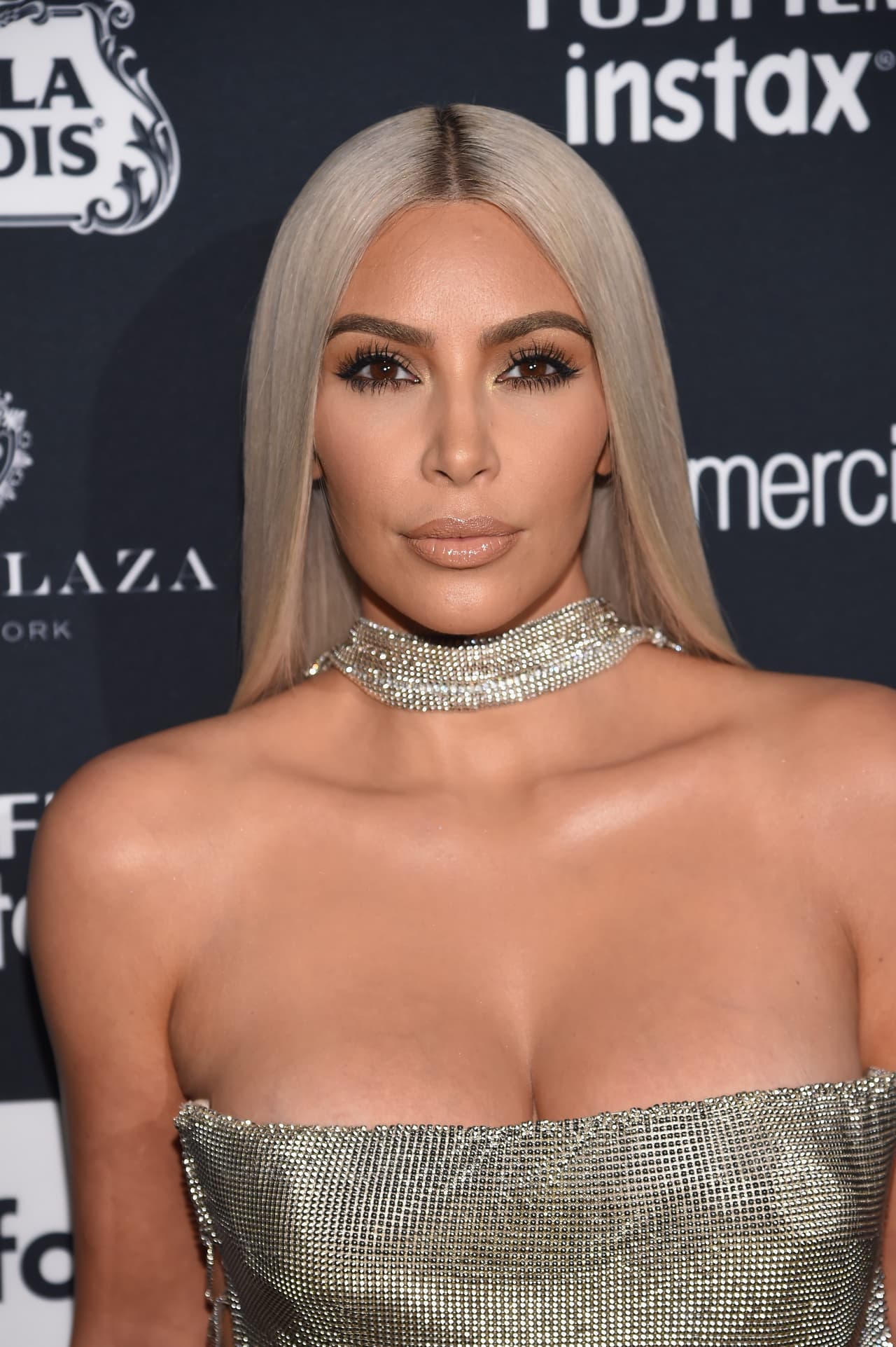 Trascendió que la protagonista de 'Keeping out with The Kardashian' se adueño de la pieza que data de los años veinte en los últimos cinco minutos de la exhibición.