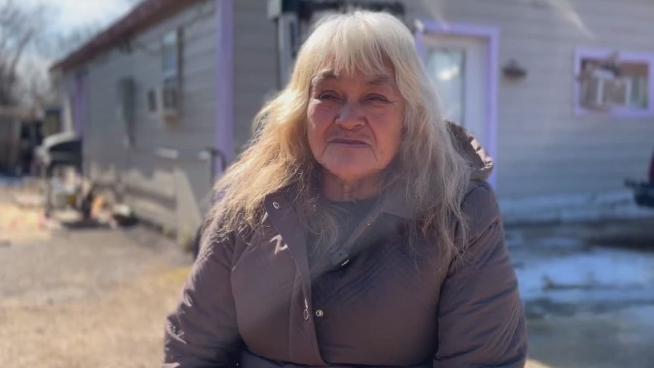 Abuela que vivía con sus nietos en el patio recibe ayuda de la comunidad de Arlington