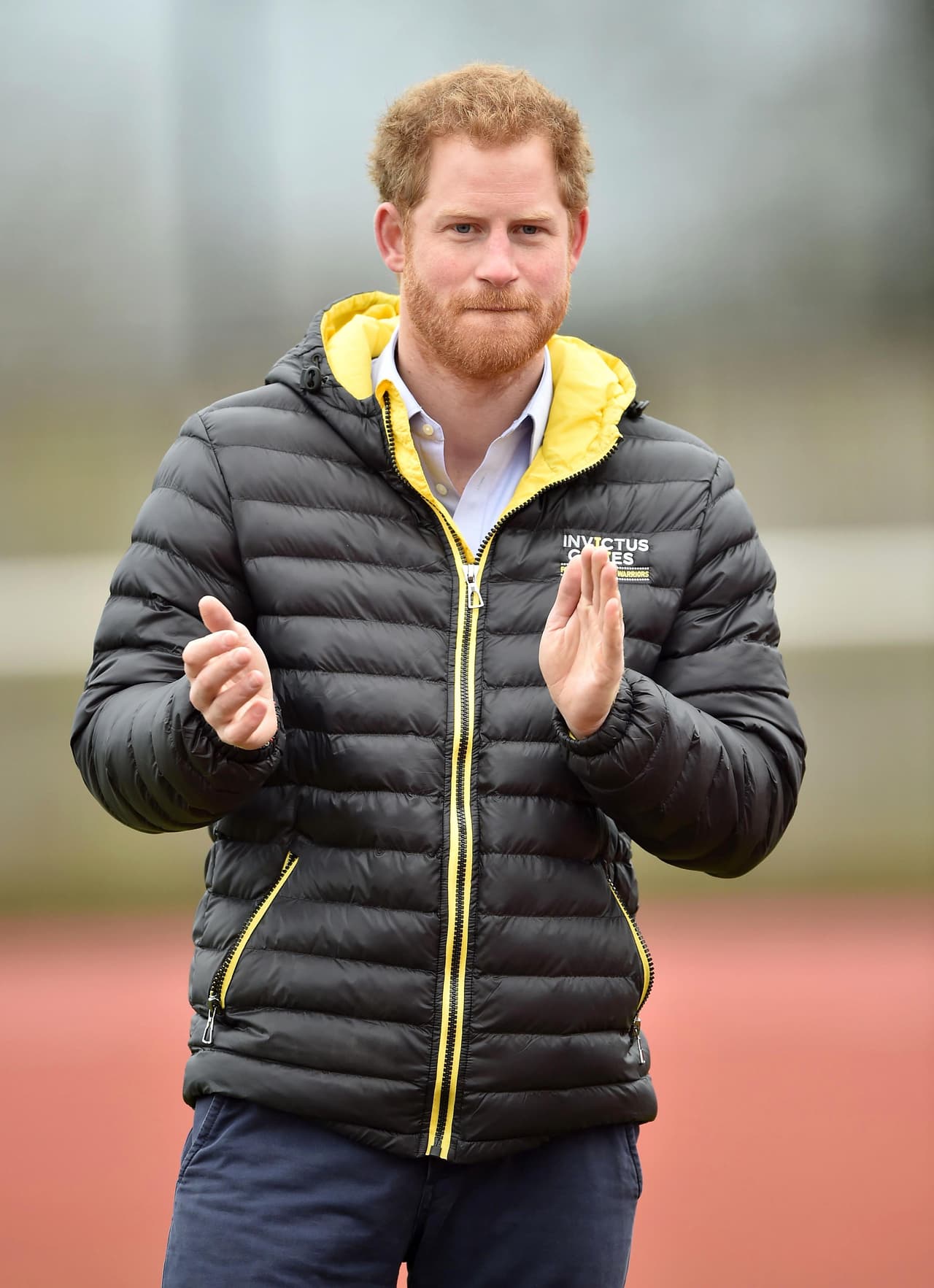 La vida de Harry no ha estado alejada del escándalo, como cuando se filtraron unas fotografías en las que se le ve desnudo en una fiesta privada en 2012. La casa real británica prohibió a los medios locales reproducir las fotografías.