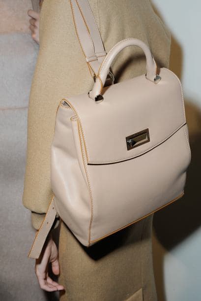 Y aquí está el que quizá es el bolso más cómodo de todos es el tipo mochila, que ahora se adecúa con diseños muy sofisticados.