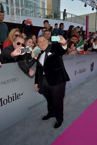 Raúl 'El Gordo' de Molina aprovechó para repartir selfies entre sus admiradores.