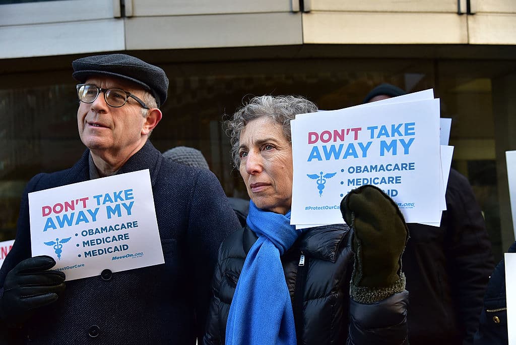 "Porque el cáncer apesta y la quimioterapia es cara": usuarios se vuelcan a las redes para defender Obamacare en respuesta al Senado #SaveACA