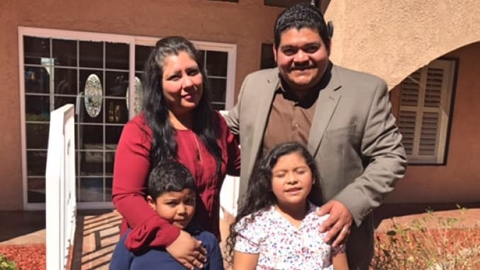 Agentes de ICE arrestan al pastor de una iglesia en Los Ángeles