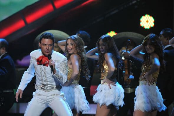 Pedro Fernández estuvo muy atento durante su show que hasta nos mostró esta cara de asombro.