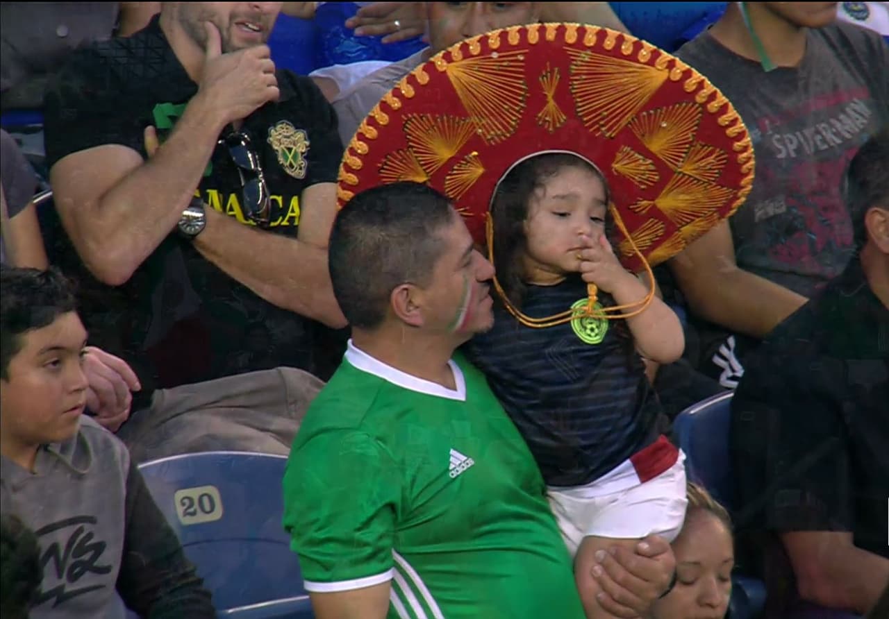 Unas 50,000 personas acudieron al estadio a ver la doble tanda.