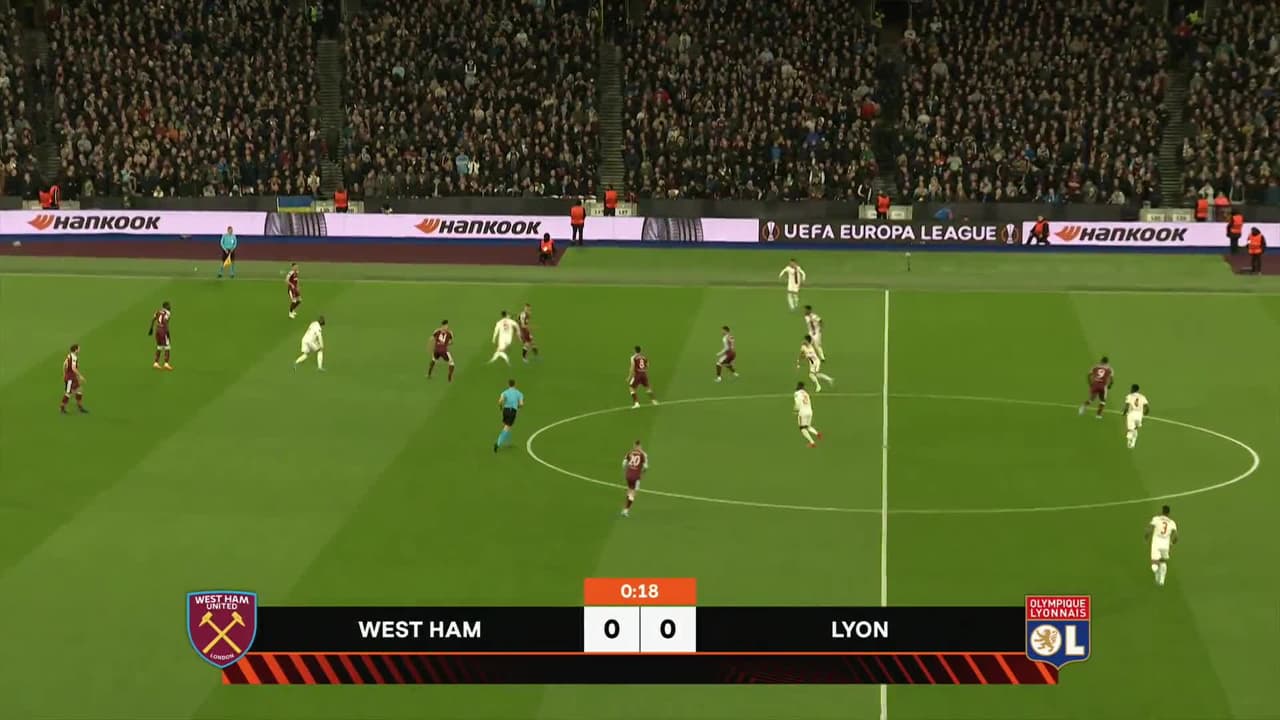 Arranca el partido y la pelota está en juego.