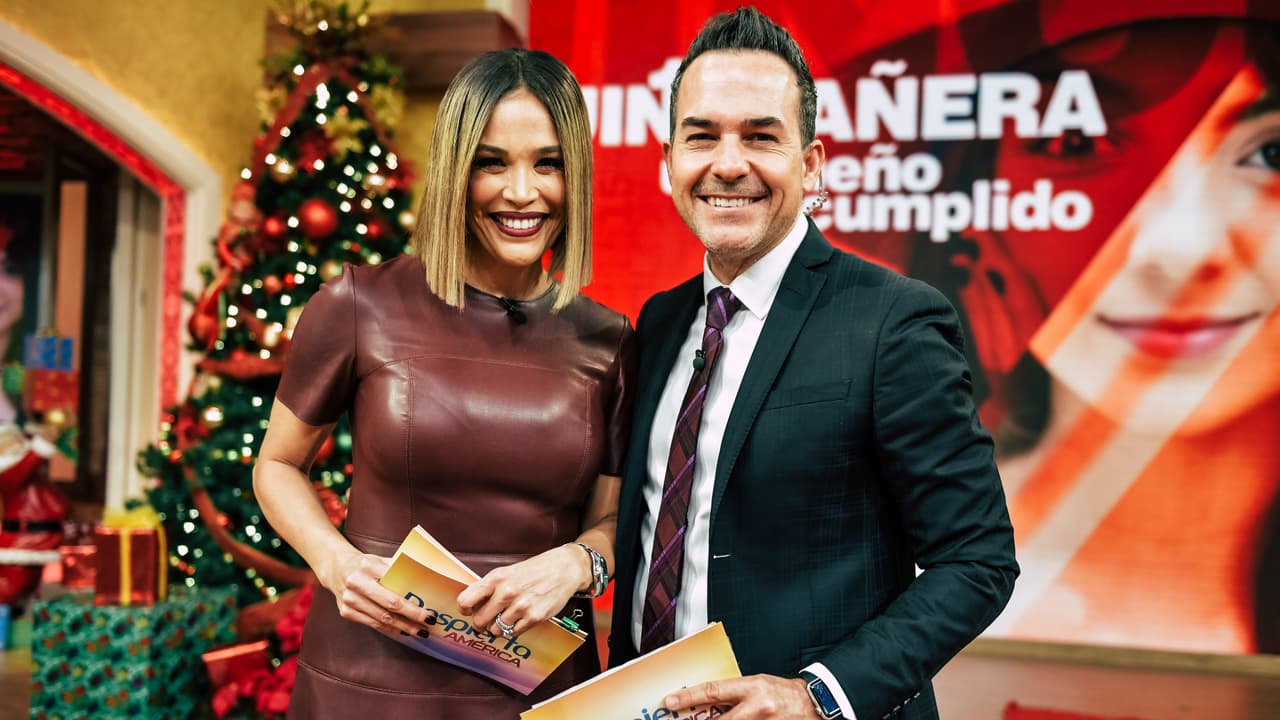 En la conducción nuestros queridos Karla Martínez y Carlos Calderón. Cabe recordar que más de 700 chicas participaron en este proyecto, pero solo 10 quedaron en el mismo y de ahí se salieron las tres finalistas.