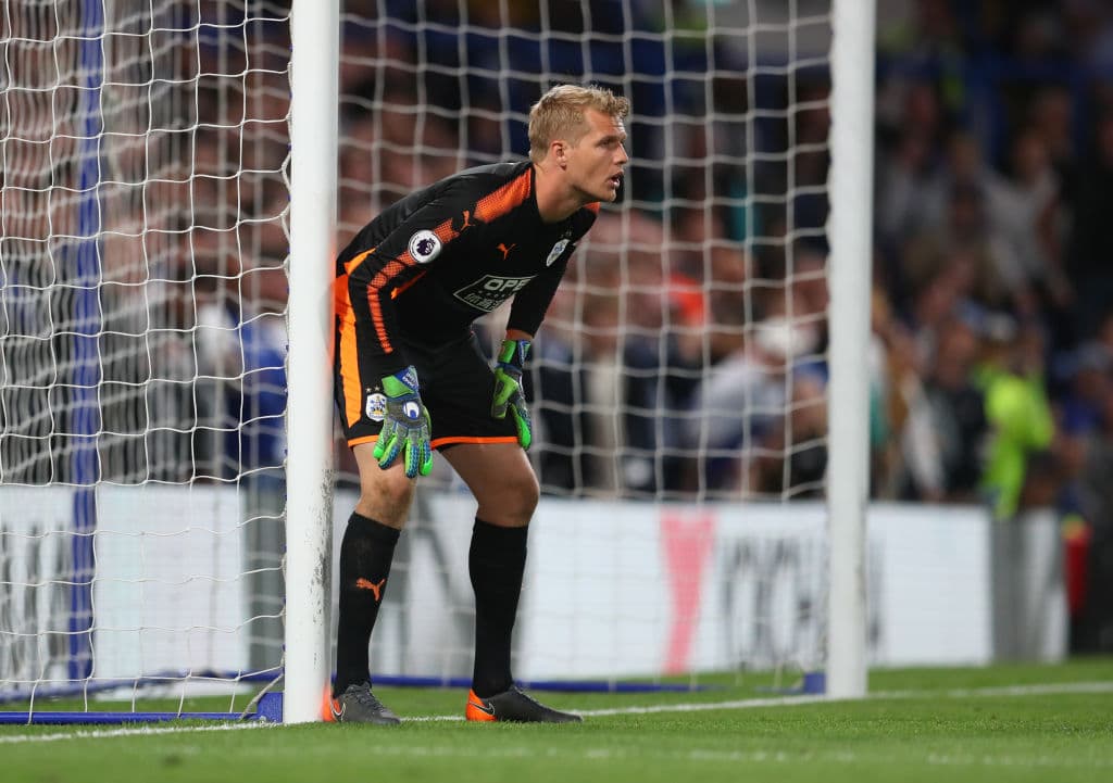El segundo a bordo en la posición de portero es Jonas Lössl, quien juega para el Huddersfield Town del Championship inglés. Apenas cuenta con una convocatoria, y ahora será mundialista.