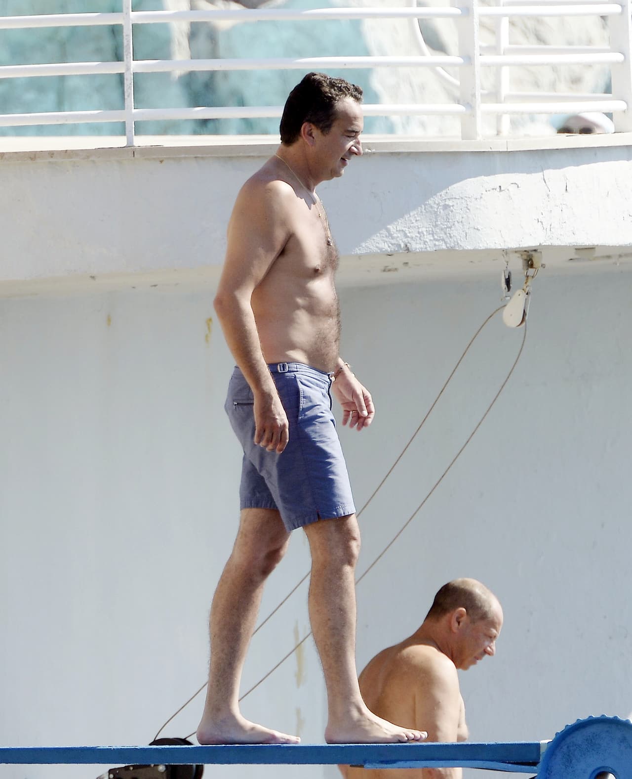 El francés de 47 años también salió en traje de baño a disfrutar del exclusivo resort.