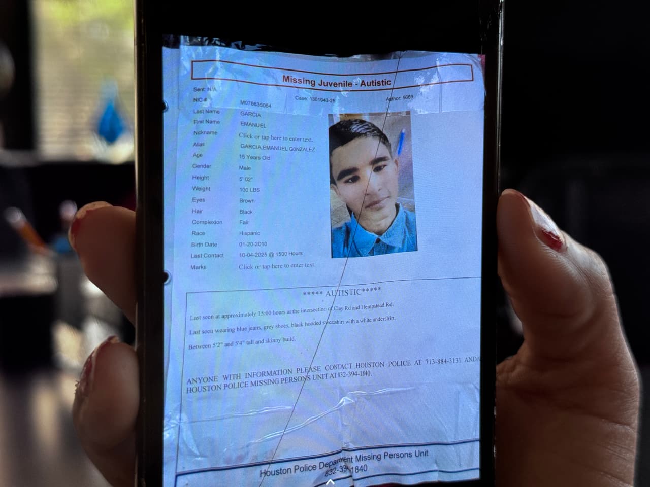 Un niño autista tiene 50 días separado de su madre: la policía lo halló, por un error lo catalogaron menor no acompañado y terminó en inmigración