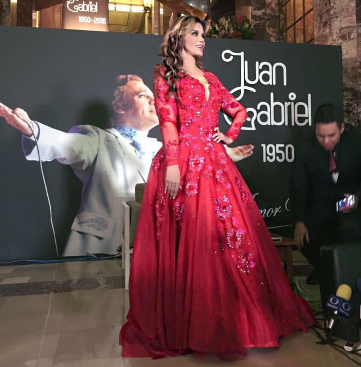 El cual utilizó en el homenaje que se le hizo en Bellas Artes en la Ciudad de México, donde interpretó "¿Por qué me haces llorar?".